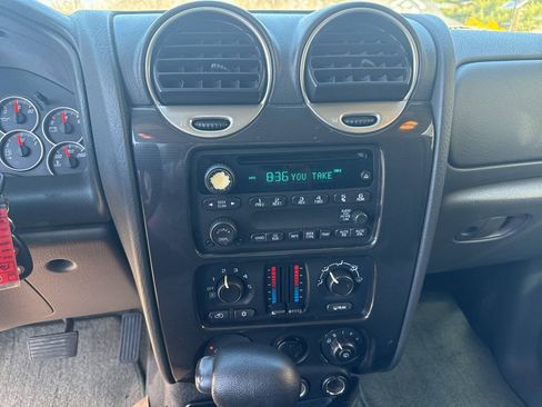 Used 2004 GMC Envoy 4WD image 6