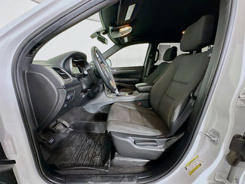 Used 2019 Jeep Grand Cherokee Laredo image 13