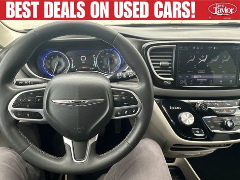 Used 2024 Chrysler Pacifica Touring-L FWD image 26