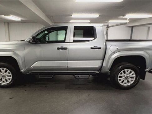 Used 2024 Toyota Tacoma SR image 5