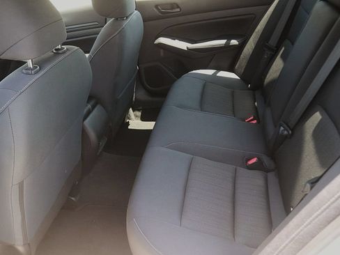 Used 2025 Nissan Altima 2.5 SV FWD image 14