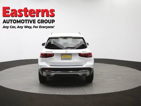 Used 2021 Mercedes-Benz GLB 250 4MATIC w/ Premium Package image 40
