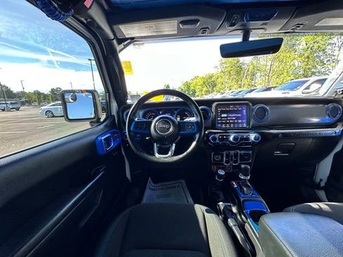 Used 2023 Jeep Wrangler Unlimited Rubicon 4xe w/ Cold Weather Group AWD/4WD image 17