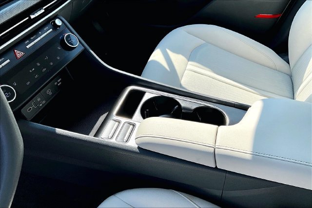 Used 2025 Hyundai Sonata SEL FWD image 18