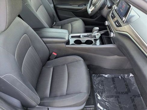Used 2024 Nissan Altima 2.5 SV FWD image 19