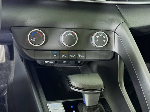 Certified 2023 Hyundai Elantra SE FWD image 8