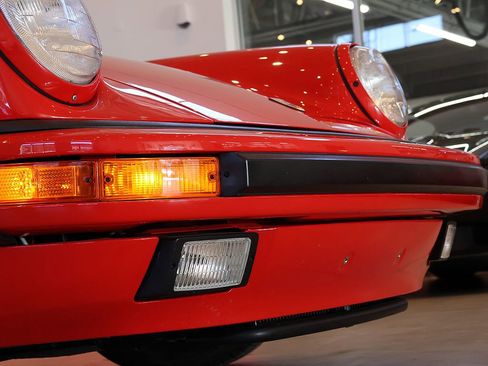 Used 1988 Porsche 911 Carrera RWD image 17