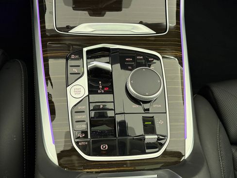 Used 2024 BMW X7 xDrive40i w/ Premium Package image 17