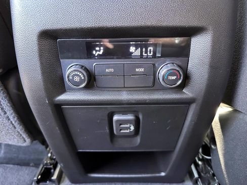 Used 2023 Chevrolet Traverse LT AWD/4WD image 14