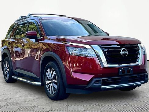 Used 2024 Nissan Pathfinder SL w/ Cargo Package AWD/4WD image 2
