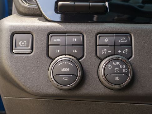 Used 2024 Chevrolet Silverado 1500 ZR2 w/ Technology Package AWD/4WD image 19