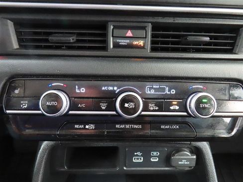 Used 2025 Honda Pilot Touring image 29