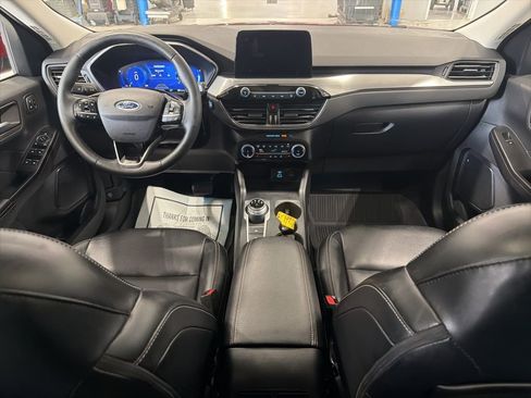 Used 2022 Ford Escape Titanium AWD/4WD image 2
