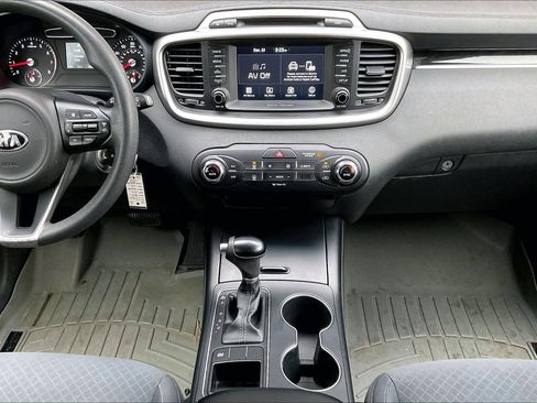 Used 2018 Kia Sorento LX image 7