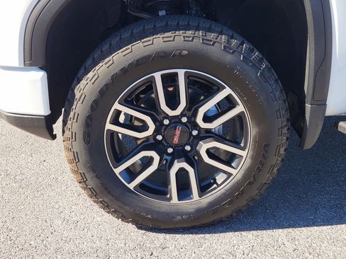Used 2025 GMC Sierra 1500 AT4 w/ AT4 Premium Package image 14