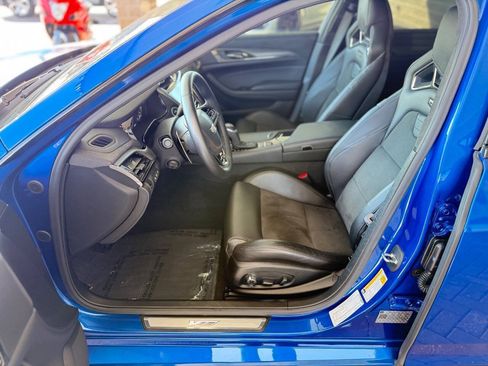 Used 2018 Cadillac CTS V w/ Luxury Package RWD image 38