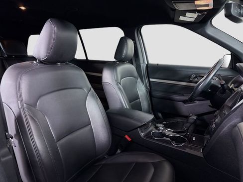 Used 2019 Ford Explorer XLT w/ Equipment Group 202A AWD/4WD image 30