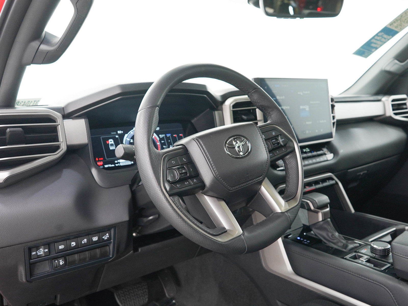 Used 2025 Toyota Tundra Limited AWD/4WD image 25