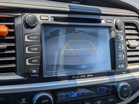 Used 2016 Toyota Highlander Limited Platinum FWD image 17