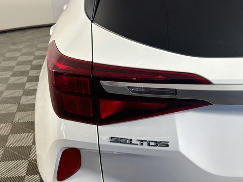 Used 2021 Kia Seltos LX AWD/4WD image 36
