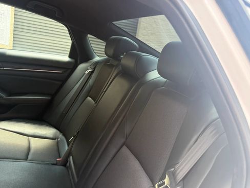Used 2018 Honda Accord Sport image 31