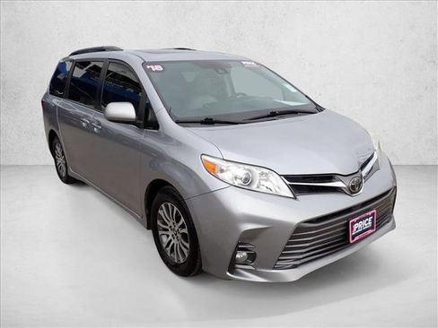 Used 2018 Toyota Sienna XLE image 6