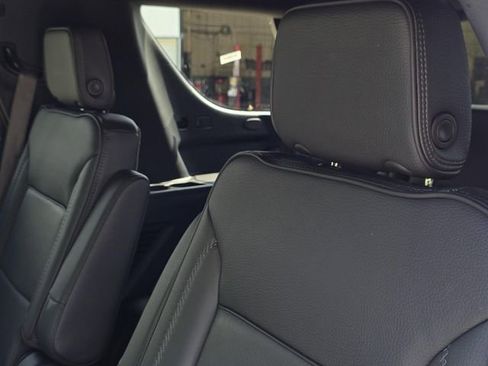 Used 2025 GMC Yukon Denali RWD image 28