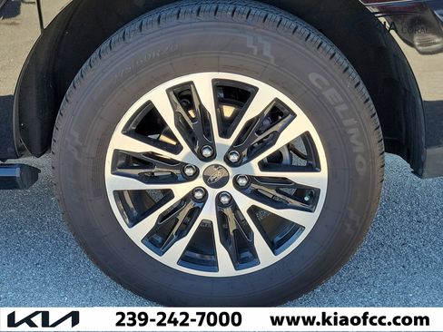 Used 2025 Ford Expedition Max Platinum AWD/4WD image 8