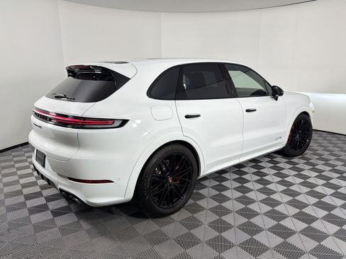 Used 2026 Porsche Cayenne GTS AWD/4WD image 9