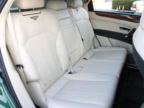 Used 2019 Bentley Bentayga AWD/4WD image 25