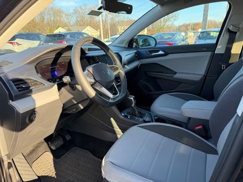 Used 2022 Volkswagen Taos SE image 7