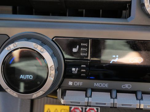 Used 2025 Toyota 4Runner Limited AWD/4WD image 31
