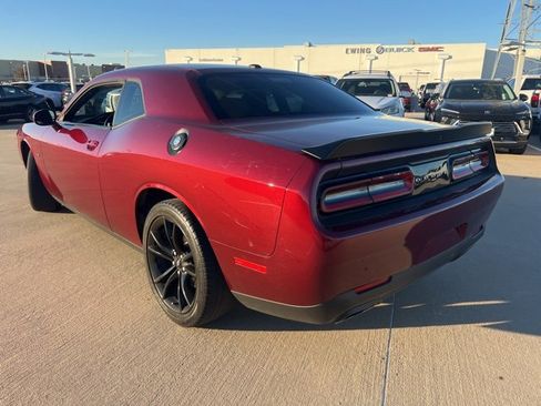 Used 2018 Dodge Challenger R/T w/ Driver Convenience Group image 3
