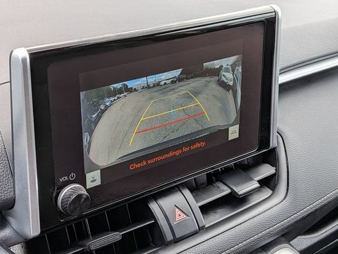 Used 2023 Toyota RAV4 LE AWD/4WD image 7
