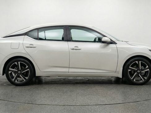Used 2025 Nissan Sentra SV FWD image 11