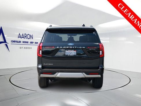 Used 2025 Ford Expedition Platinum w/ Driver's Package AWD/4WD image 3