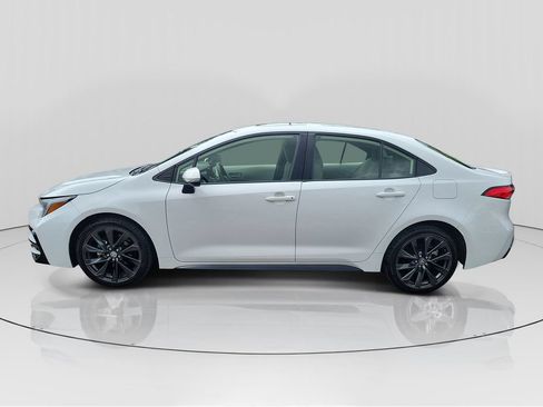 Used 2024 Toyota Corolla SE w/ SE Package FWD image 4