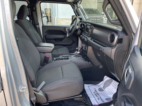 Used 2023 Jeep Gladiator Willys image 29