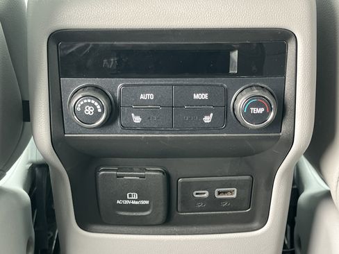 Used 2021 GMC Acadia SLT w/ Premium Package image 22