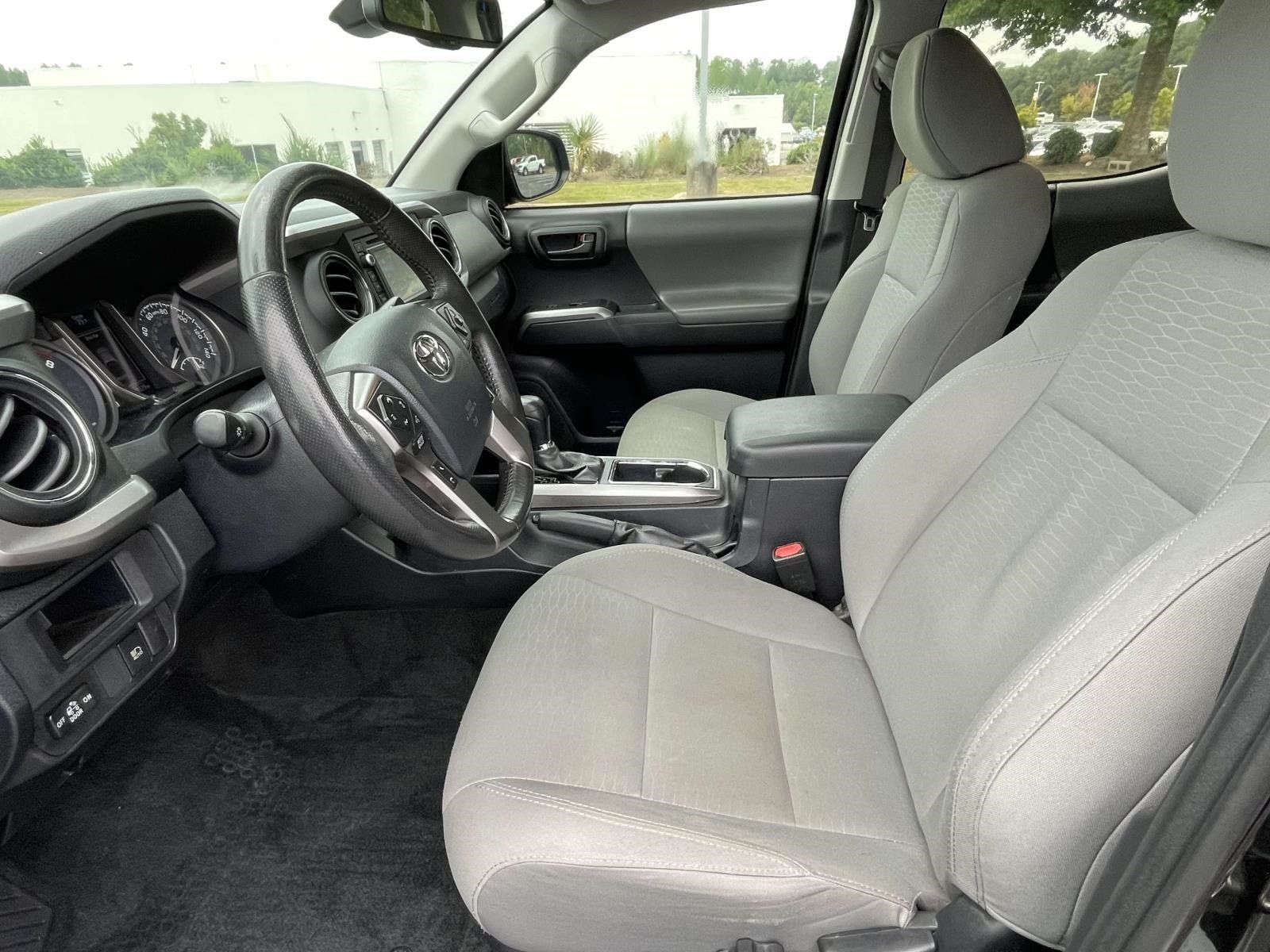 Used 2018 Toyota Tacoma SR5 RWD image 13