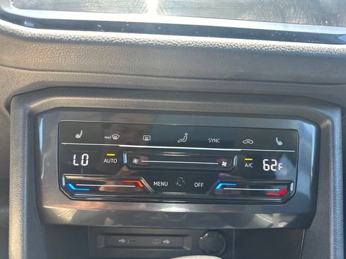 Used 2023 Volkswagen Taos SE w/ Panoramic Sunroof Package AWD/4WD image 18