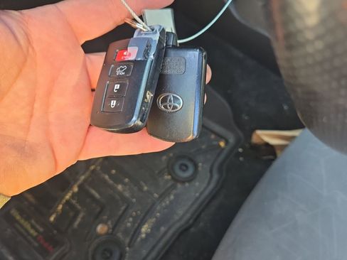 Used 2017 Toyota Tacoma TRD Sport image 11