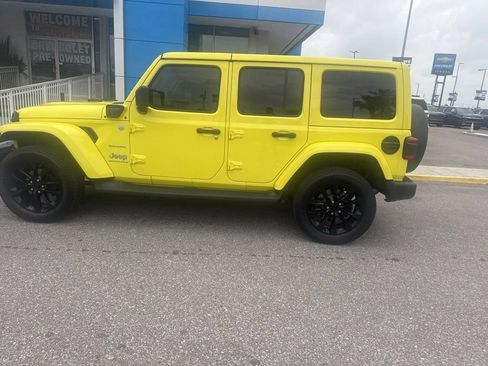Used 2023 Jeep Wrangler Unlimited Sahara w/ Cold Weather Group AWD/4WD image 7