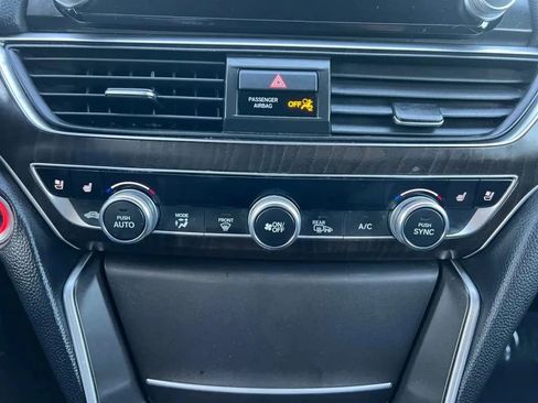 Used 2018 Honda Accord Touring image 39