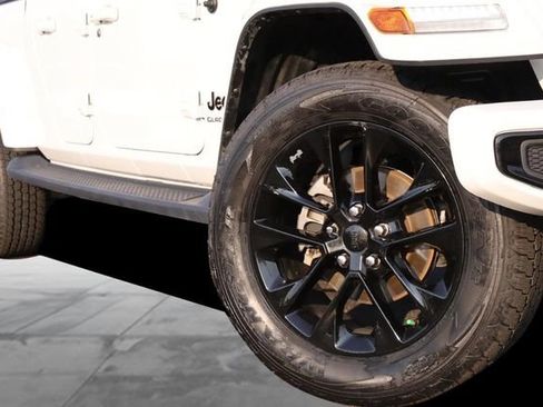 Used 2021 Jeep Gladiator Overland AWD/4WD image 3