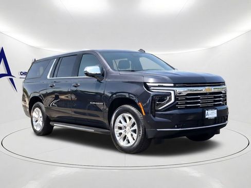 Used 2025 Chevrolet Suburban Premier RWD image 3