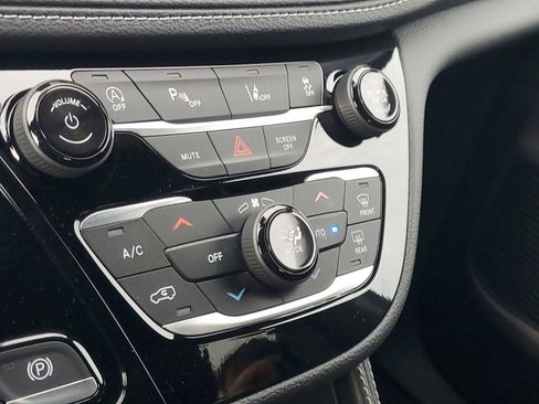Used 2026 Chrysler Pacifica Limited w/ S Appearance Package FWD image 33