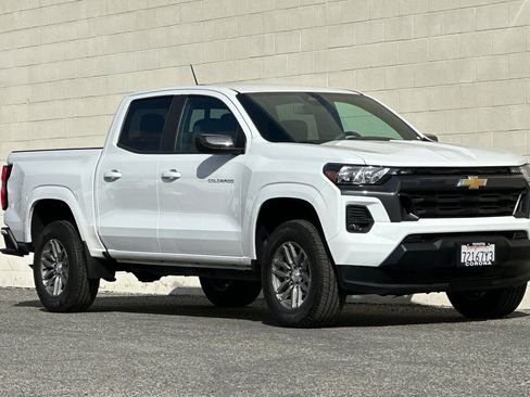 Used 2024 Chevrolet Colorado LT w/ LT Convenience Package image 2