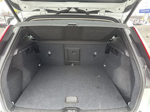 Certified 2025 Volvo XC40 B5 Core image 39