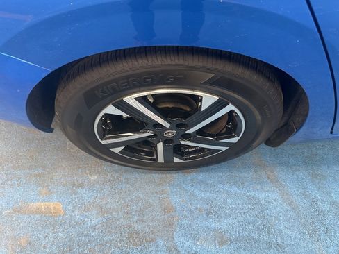 Used 2025 Nissan Sentra SV image 5